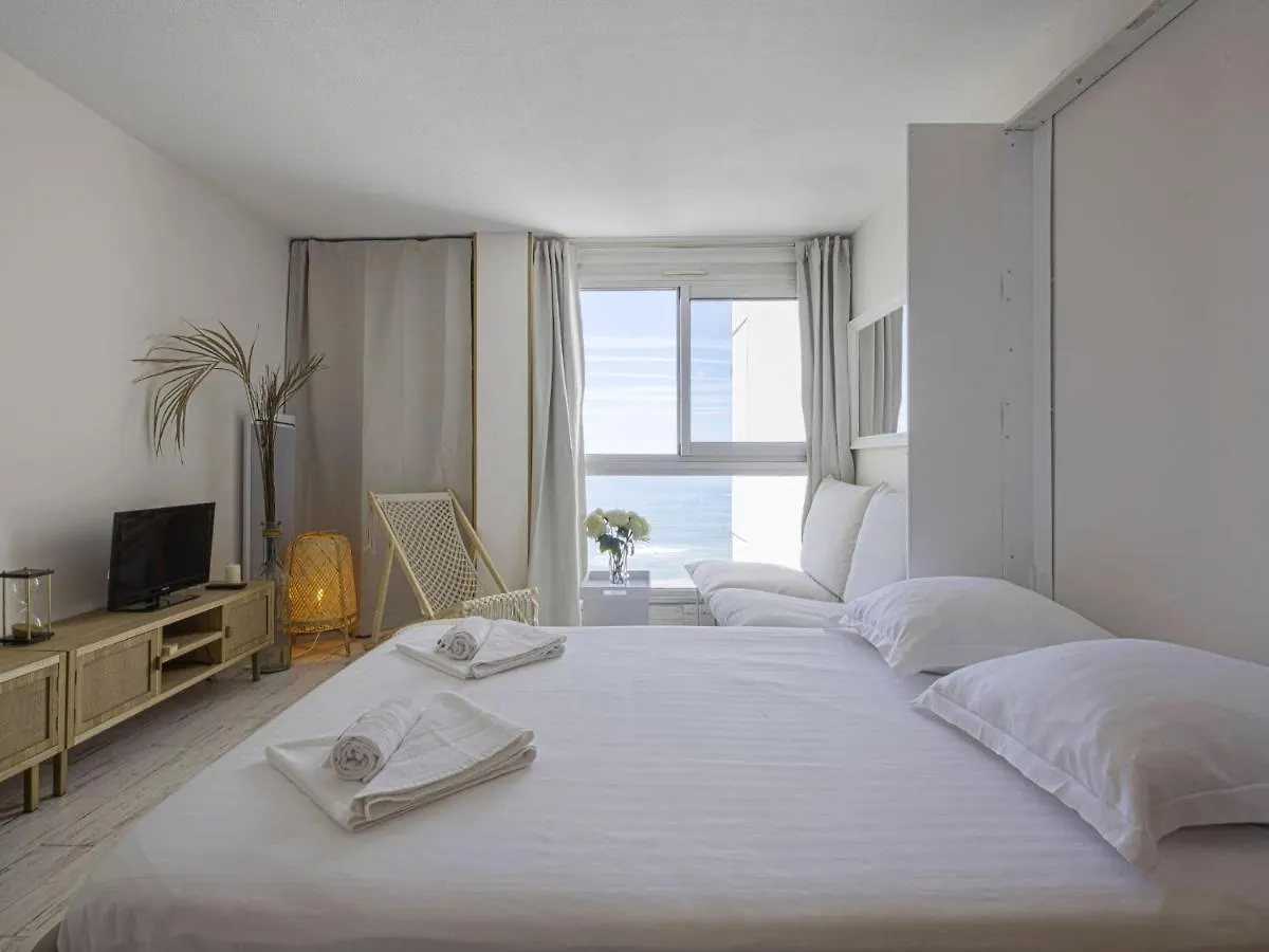Superbe Studio Face A La Mer Acces Direct Plage Biarritz 0*,  France